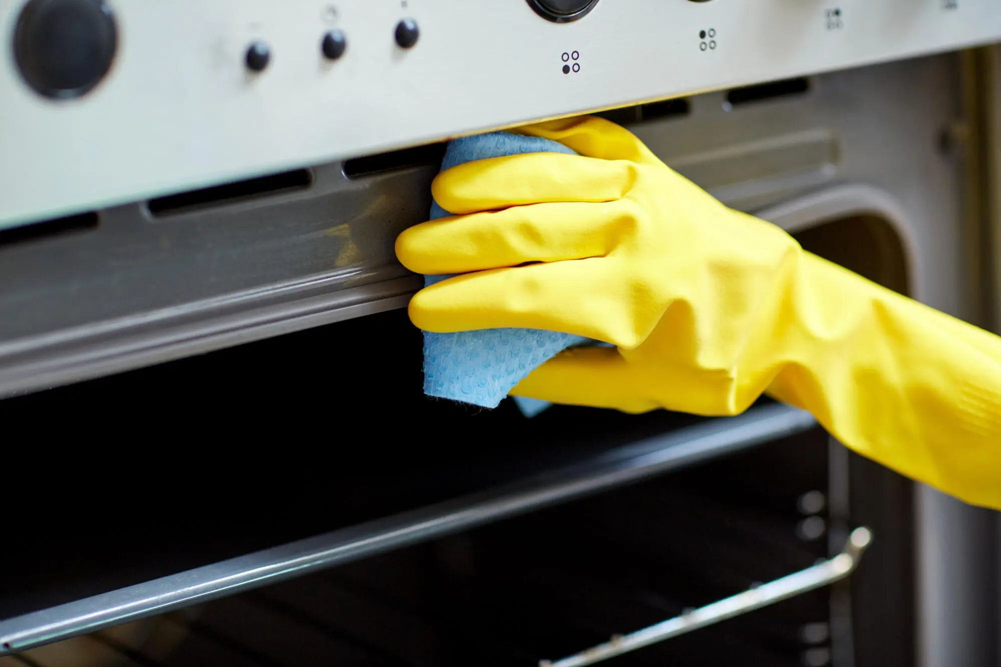 Maintaining a Clean Kitchen in Your Vacation Rental in Orlando, FL: Tips and Tricks